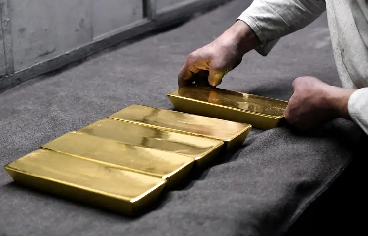 Gold&#8217;s allure spreads as bulls lock in on fresh records
