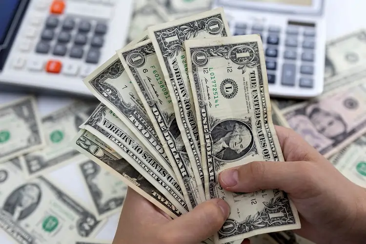 Investors lift US dollar, focus on Federal Reserve outlook