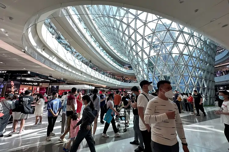 Trouble in China&#8217;s shopping paradise as Hainan duty-free spending tumbles