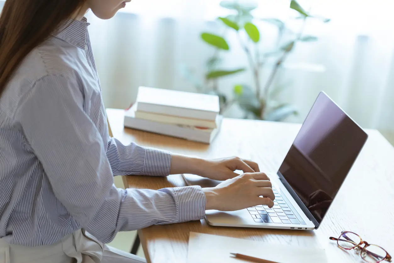 Digital nomadism: leveraging technology for remote work