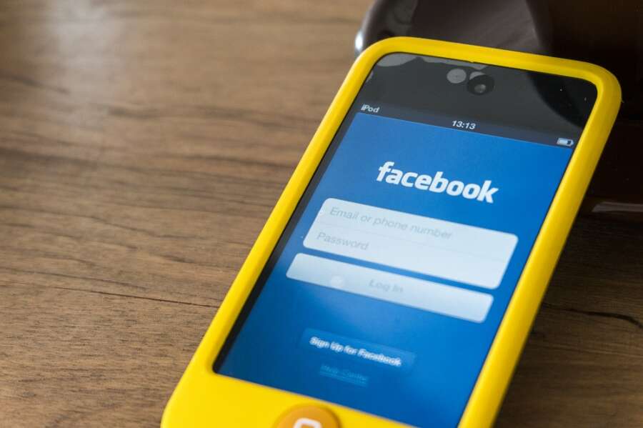 SEARCHES FOR MARK ZUCKERBERG RISE 4,400% AS PEOPLE LOOK FOR ANSWERS WHILST FACEBOOK, INSTAGRAM AND WHATSAPP GO DOWN