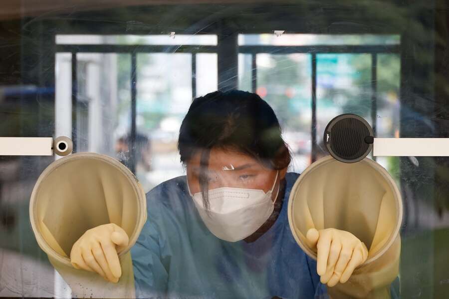 &#8216;Recovery bus&#8217; provides cool relief for S.Korea&#8217;s COVID-19 testers