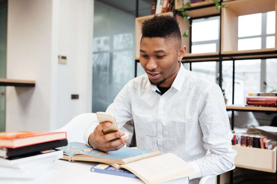 When using your phone helps you succeed at university – and when it makes you fail