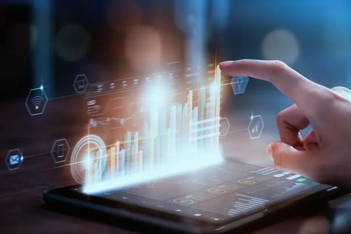 Empowering retail investors: Navigating challenges and innovations in the digital investment landscape