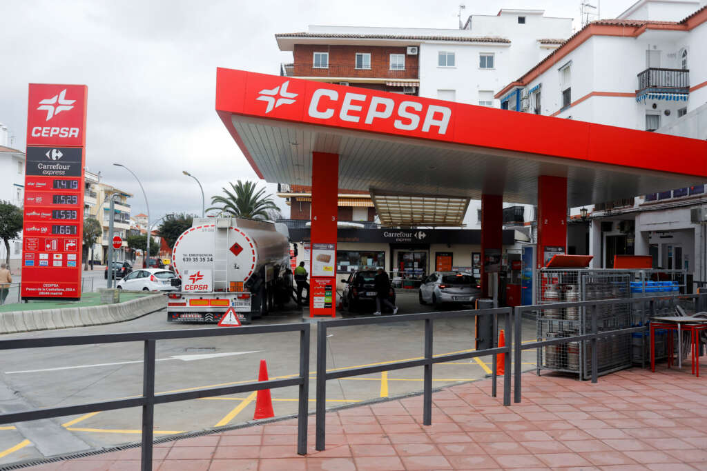 Spain&#8217;s Cepsa signs green hydrogen shipping deal with Rotterdam port