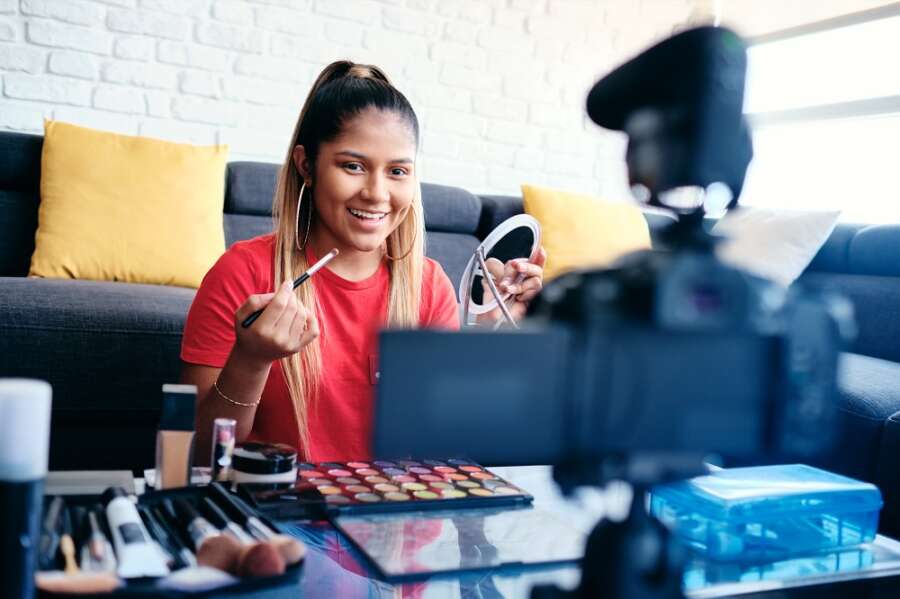 2022 Year in Review: Beauty &#038; Fashion Trends by the Numbers, powered by YouCam Makeup