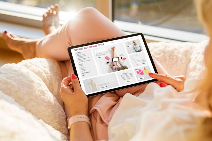 Can luxury brands maintain their exclusivity in social media?