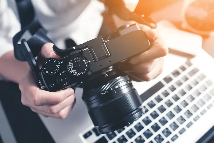 BAFTA-award winning photographer Alison Jackson launches YOUNG LOCAL ARTISTS exhibition outside Earl&#8217;s Court Station by Christabel Milbanke &#8211; Milbanke Media
