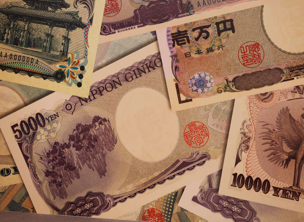Asia shares subdued, yen shunned as euro shines