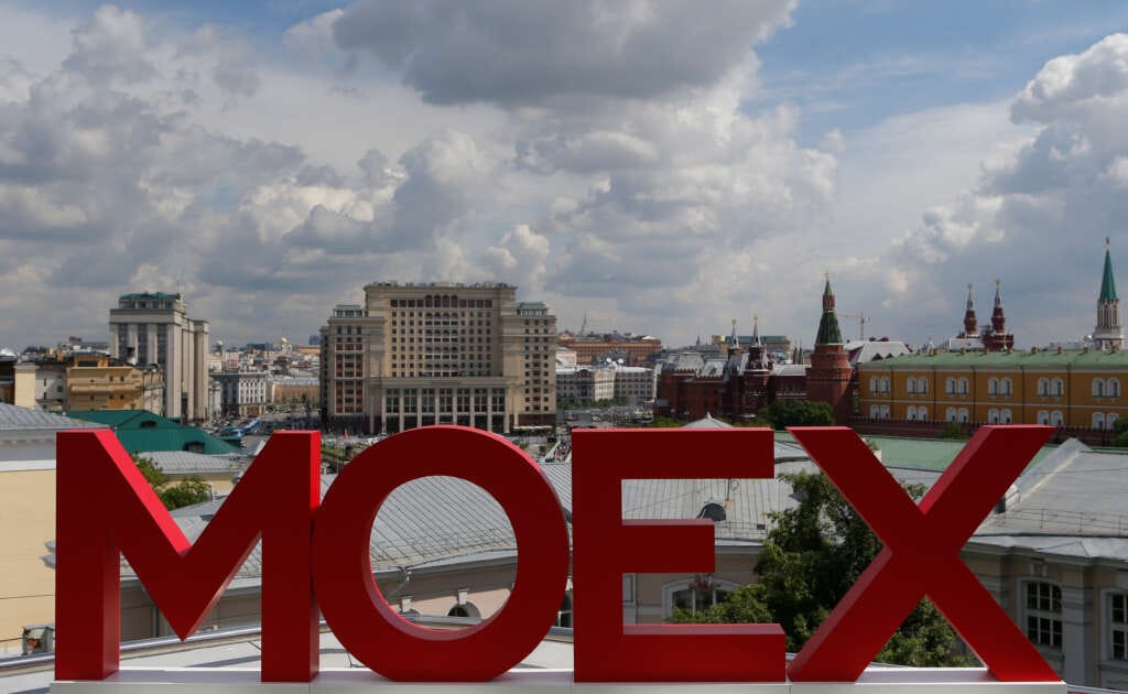 Russian stocks to pare some heavy losses by year-end &#8211; Reuters poll