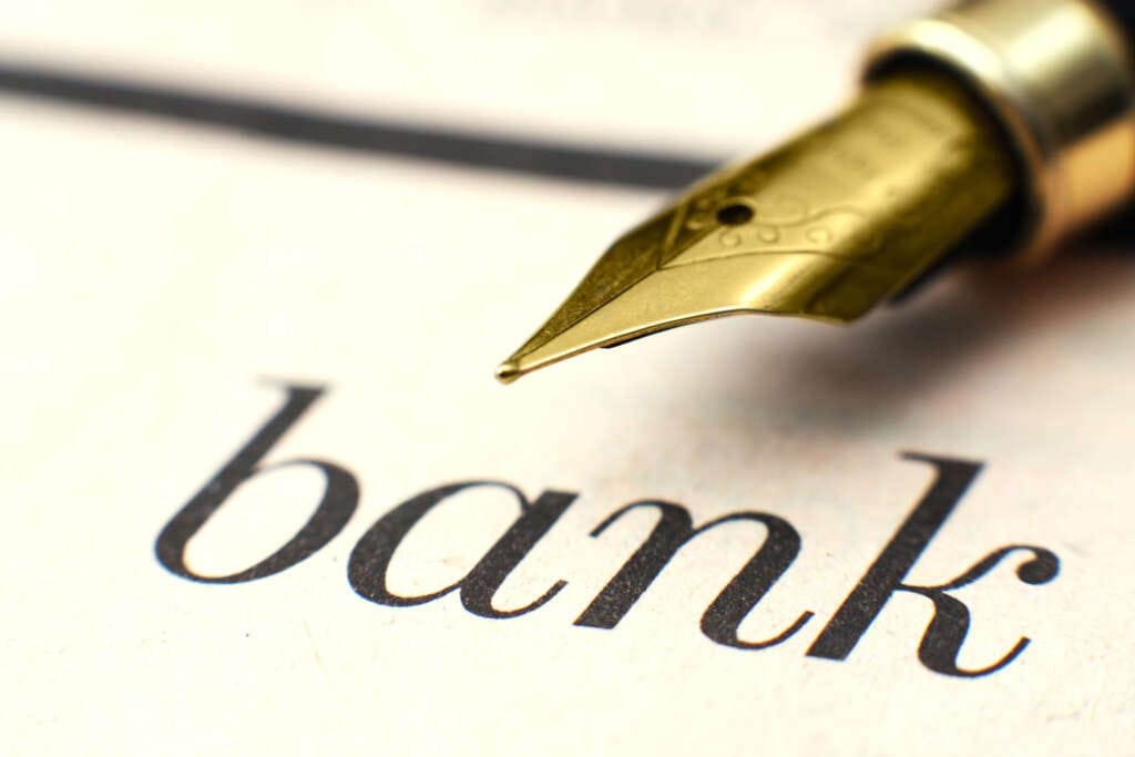 Banks delayed handling of losses worsen financial crises