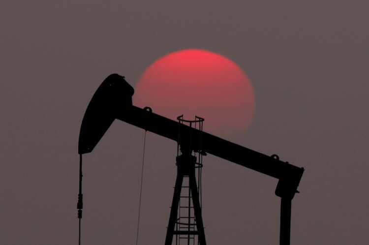 Oil drops on oversupply fears after Saudi-UAE deal, lagging U.S. demand