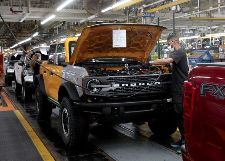 Strained supply chains keep U.S. producer prices hot
