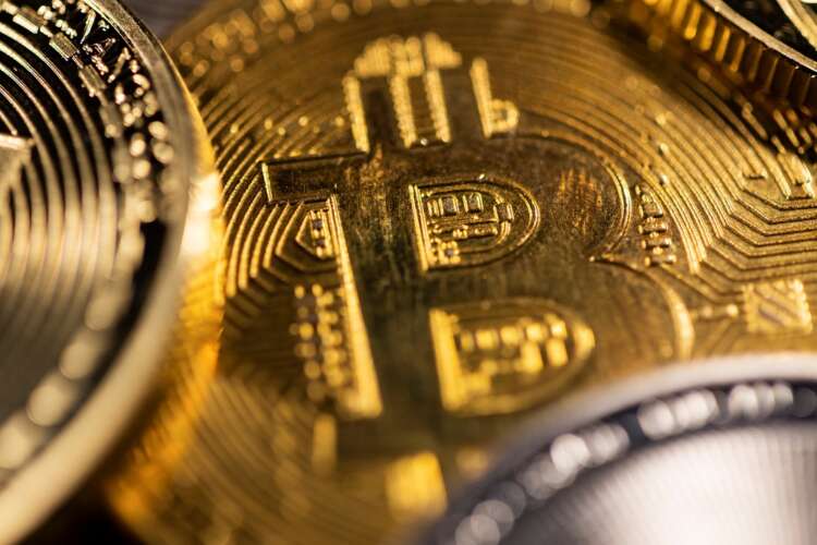 Bitcoin&#8217;s flash crash crimps year-end bulls