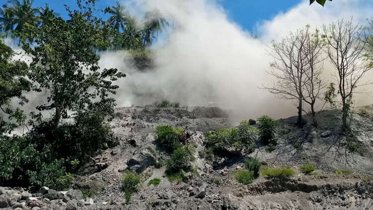 Indonesian quake rattles residents but only one hurt and minor damage