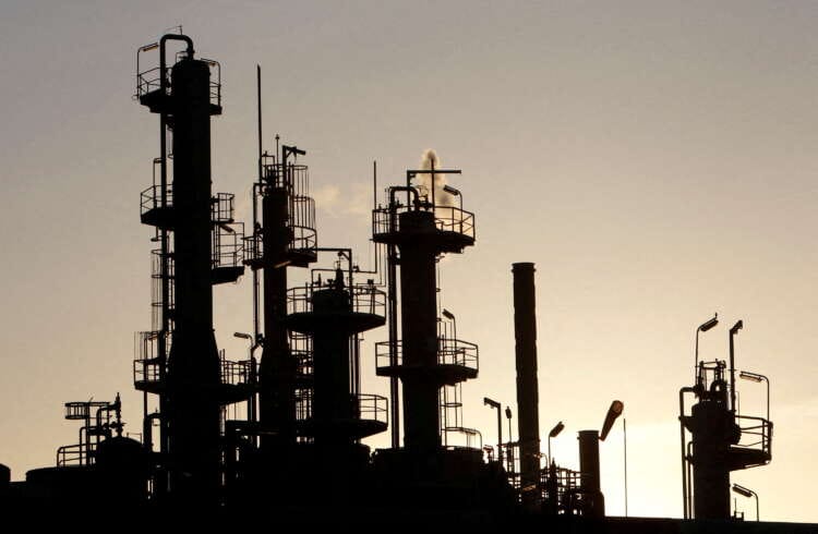 Oil falls from one-month high after U.S. fuel inventory surge