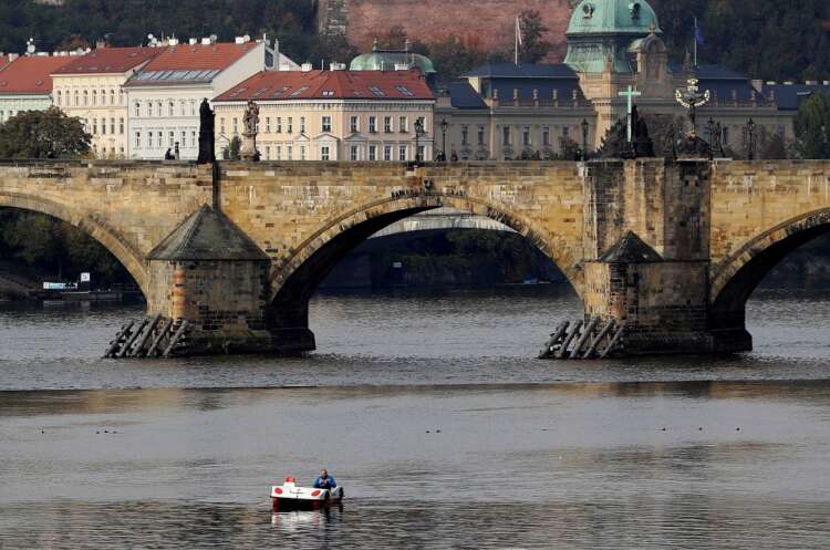 Light at end of tunnel for Czech services as government drops COVID pass