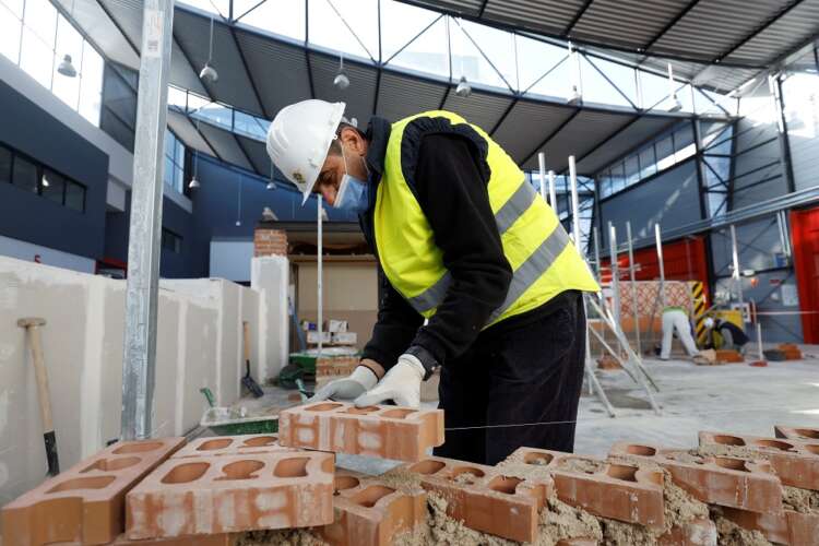 Worker shortage jeopardises Spain&#8217;s EU-funded recovery plan