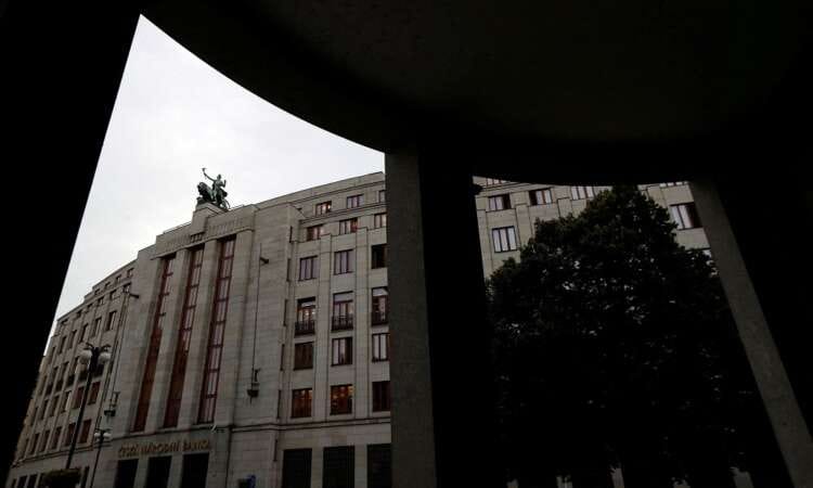 Analysis-War in Ukraine puts pressure on East European banks to prop up sinking currencies