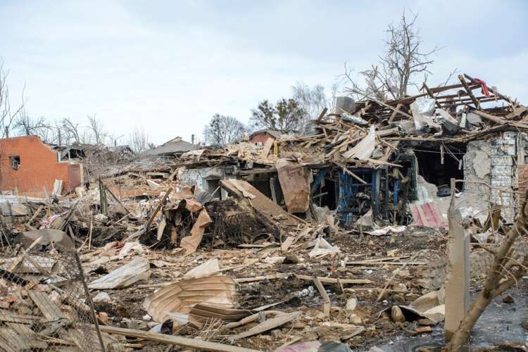 Scant progress evacuating Ukrainian civilians despite Russian ceasefire promise