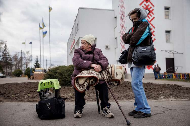 Eastern Ukraine town empties as residents fear new Russian assault