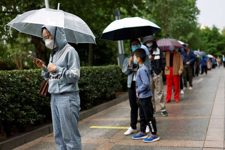 As Beijing battles outbreak, China warns &#8216;zero COVID&#8217; doubters