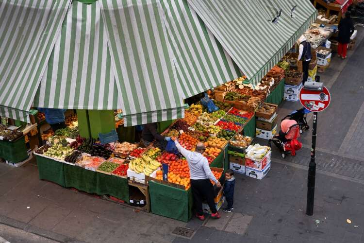 UK inflation hits 40-year record, highest in G7