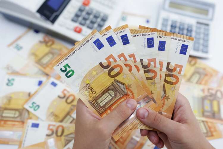 Analysis-Euro&#8217;s 20-year low leaves ECB facing costly choices