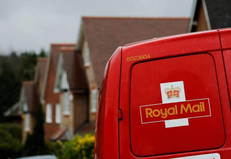 Thousands of British postal workers walk out over pay