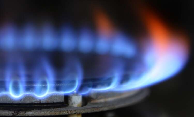 Analysis-Forget showering, it&#8217;s eat or heat for shocked Europeans hit by energy crisis
