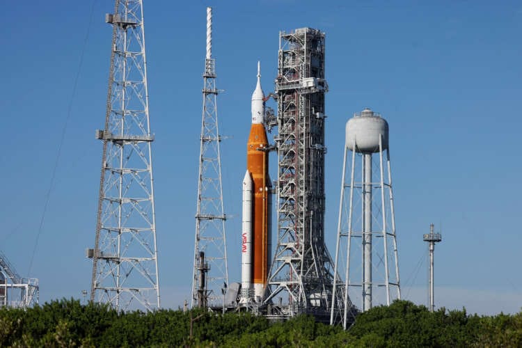 NASA&#8217;s next-generation megarocket set for debut test launch to moon