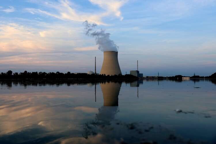 Stress test backs extending lifespan of two German nuclear plants: sources