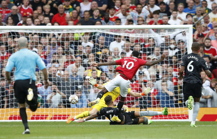 Soccer-Rashford, Antony score as Man United end Arsenal&#8217;s 100% start