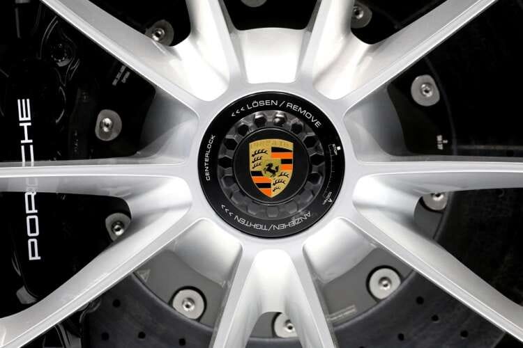 Motor racing-Porsche&#8217;s Formula One plans stall as Red Bull talks collapse
