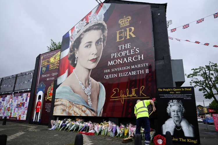 With Queen Elizabeth&#8217;s death, republicans sense their chance