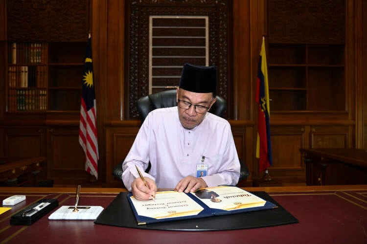 Malaysia&#8217;s new PM Anwar says first priority is cost of living