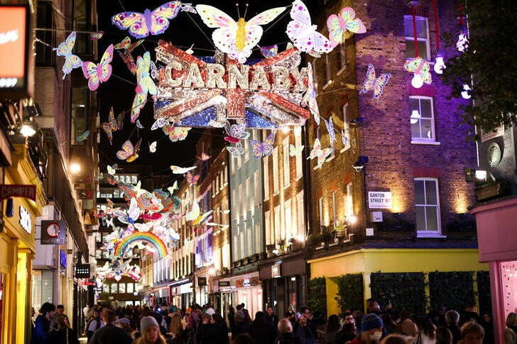 London&#8217;s West End regains pre-pandemic buzz, boosting sales