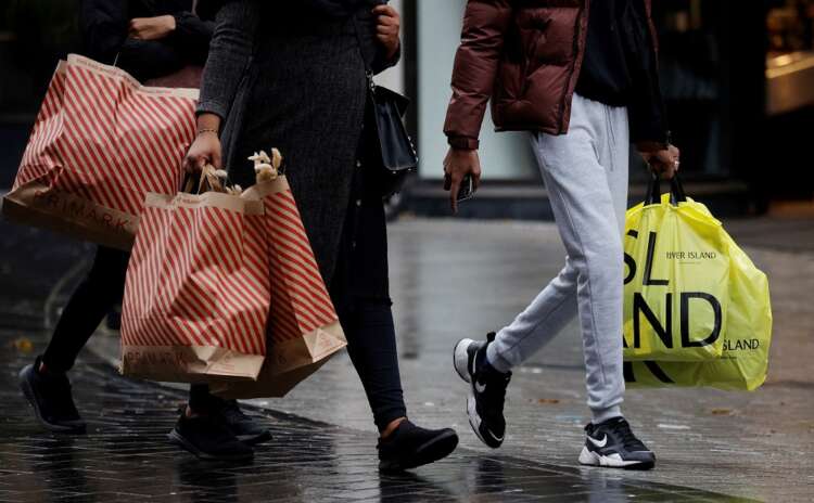 UK retailers see 40% jump in Boxing Day shoppers -Springboard