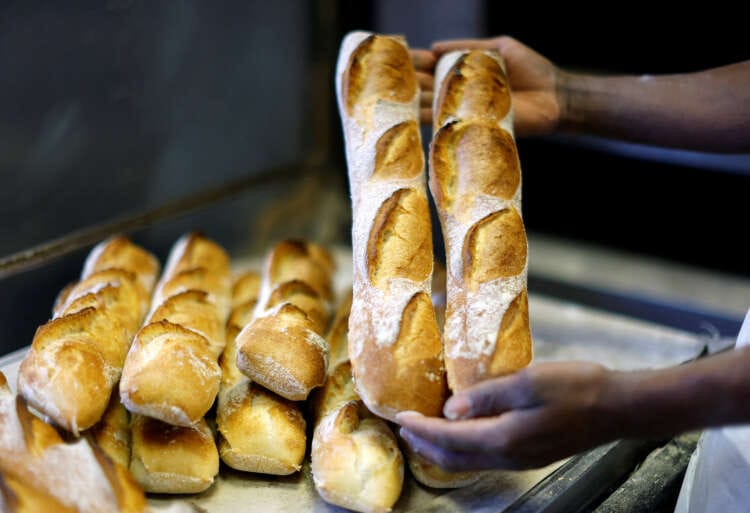 French energy suppliers will let struggling bakers renegotiate contracts &#8211; Le Maire