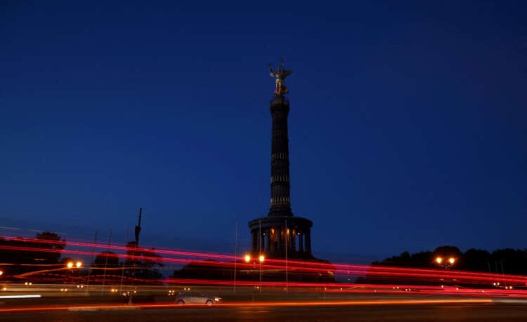 Low use of shortened work hours points to mild German recession &#8211; Ifo