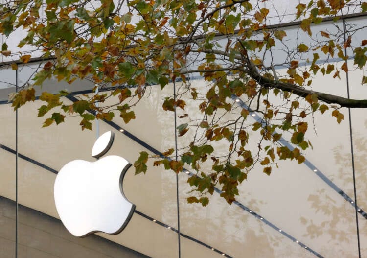 Apple may add touch screens to Mac computers &#8211; Bloomberg News