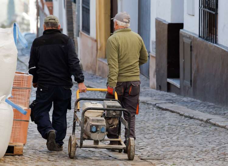 Spain&#8217;s unemployment rate inches up to 12.87% in Q4 2022