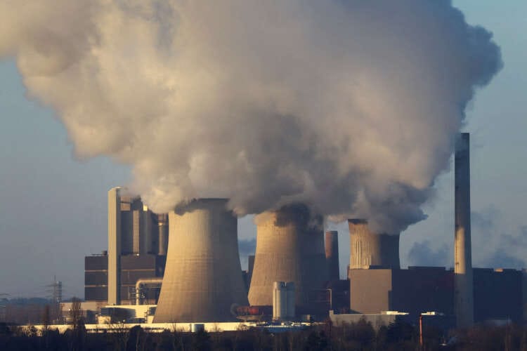 Global energy-related CO2 emissions edged up to record high in 2022 &#8211; IEA