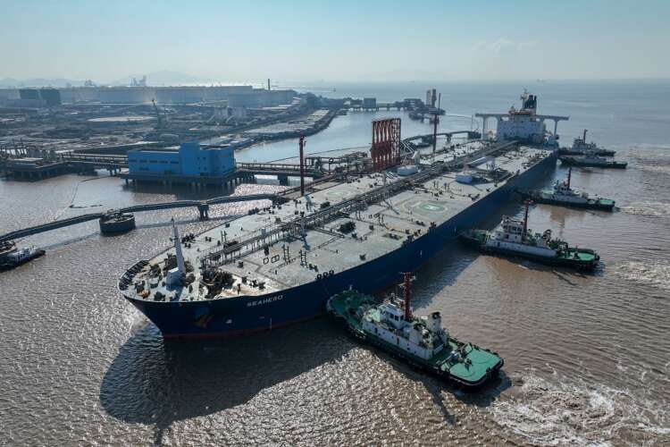 Oil steadies after dipping on China outlook; investors await Fed clues