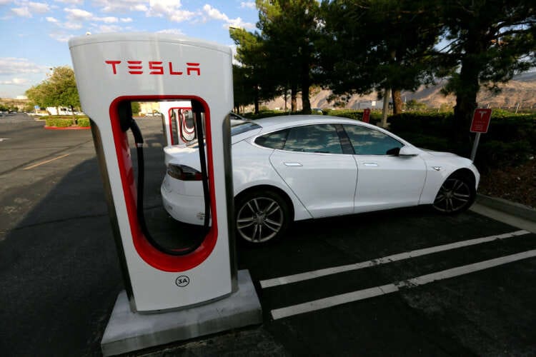 Tesla cuts U.S. Model S and Model X prices between 4% and 9%