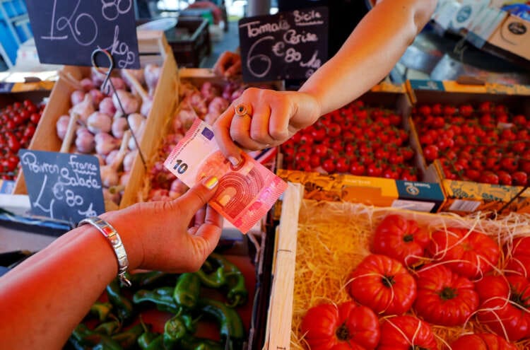 French inflation revised upwards in February to 7.3% &#8211; final figures