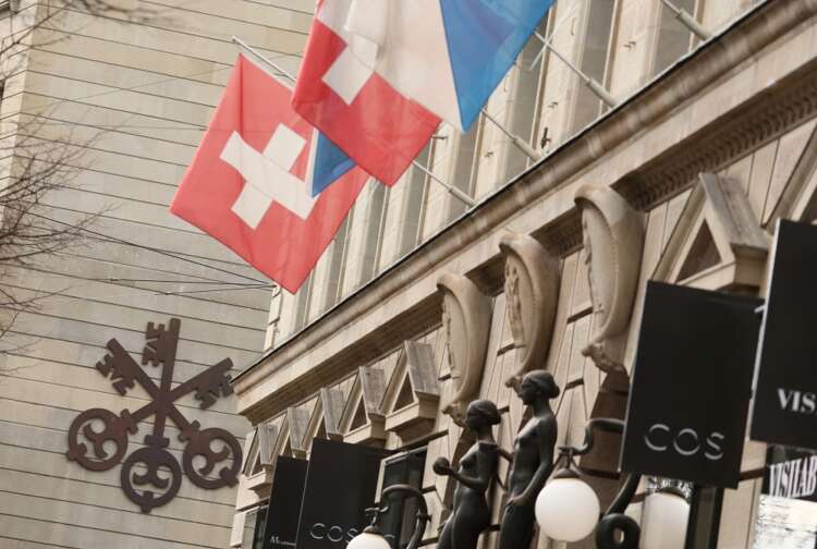 Analysis-Credit Suisse collapse threatens Switzerland&#8217;s wealth management crown