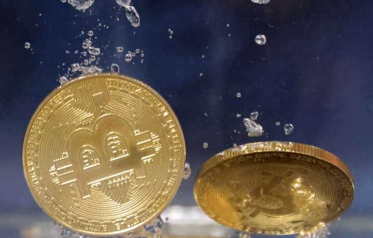Bitcoin falls 4.5% to $26,916