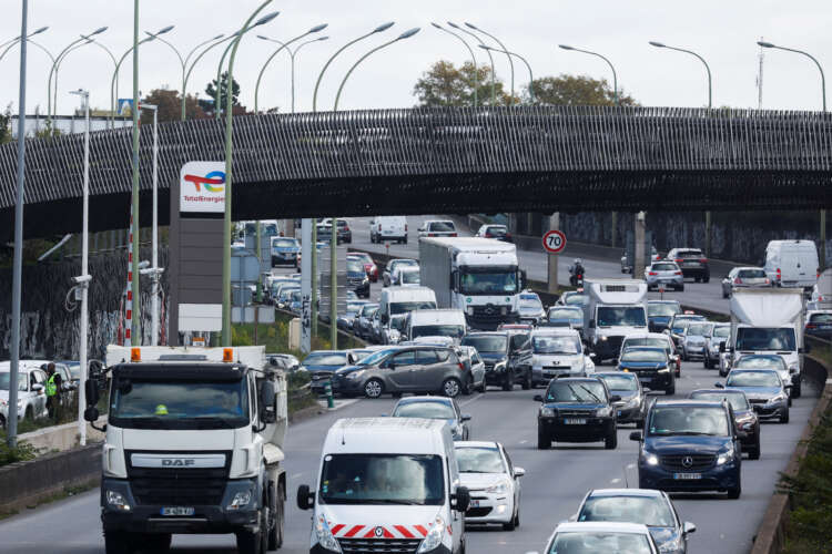 EU approves law to end sales of new CO2-emitting cars by 2035