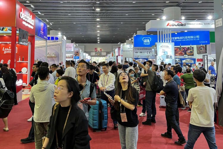 At China&#8217;s largest trade fair, exporters worry about world economy